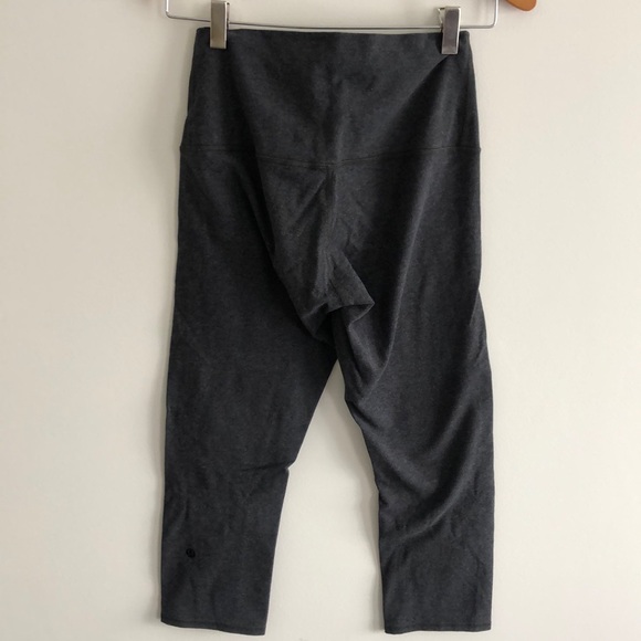 EUC! LULULEMON Capri knit high waist leggings 6 dark heathered grey - Picture 3 of 5